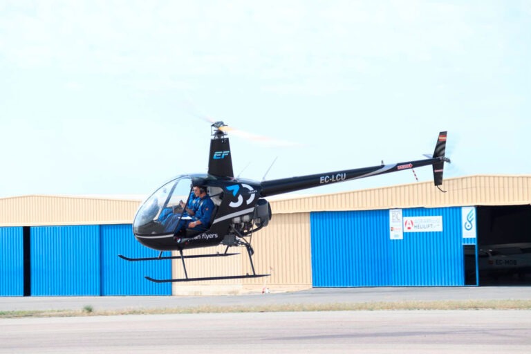 Cómo convertirse en piloto de helicóptero: formación y oportunidades desde LEMU